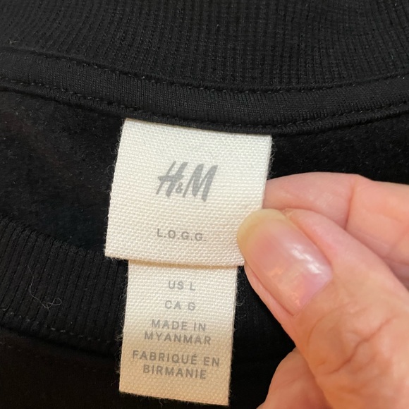 H & M black sweatshirt, size L with sequin appliqué - Picture 3 of 3